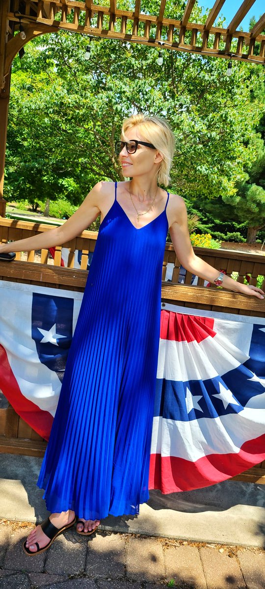 lanagarmon's tweet image. #ExpressYourRules  #4ExpressPoints Love 💘 my @express dress