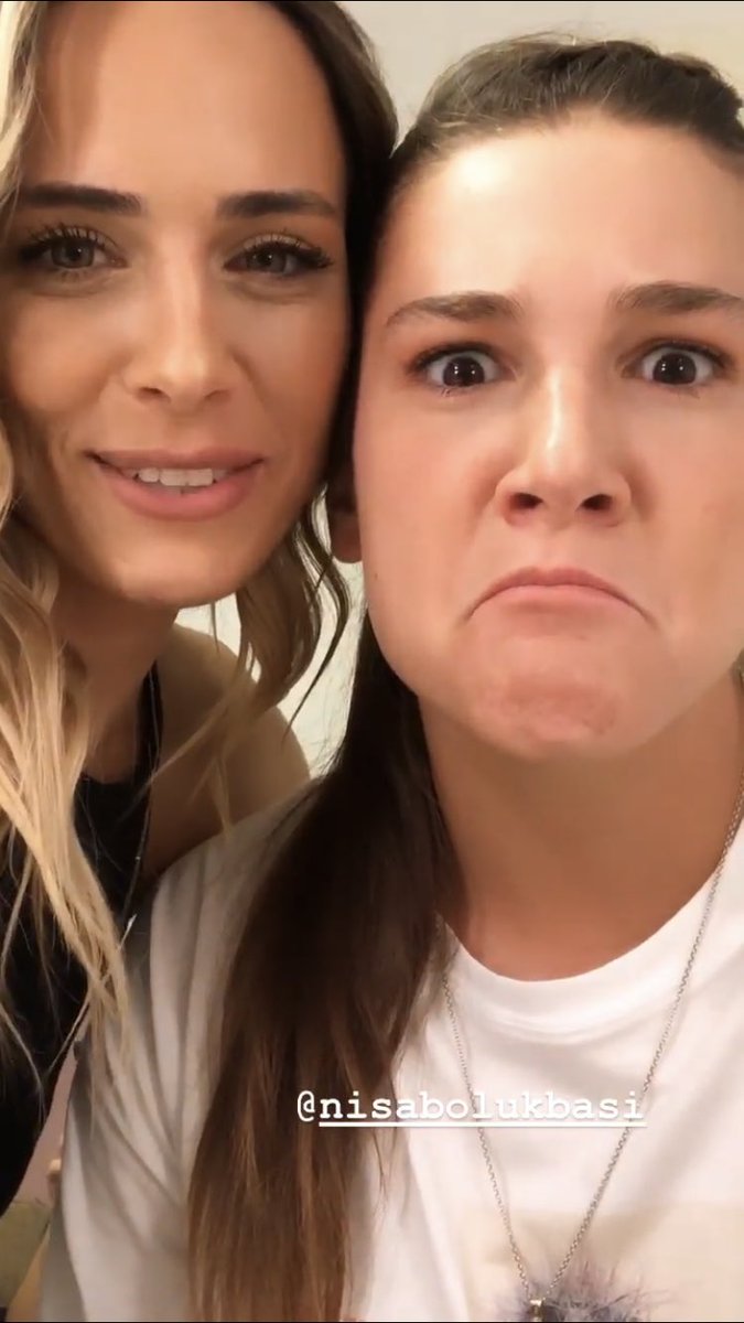 nochenisas's tweet photo. Damla Can x Nisa Bölükbaşı uyumu der susarım 😻🥺💘💓💕 @BolukbasiNisa #survivor2020 #nisabolukbası https://t.co/KDTKcU4PBA