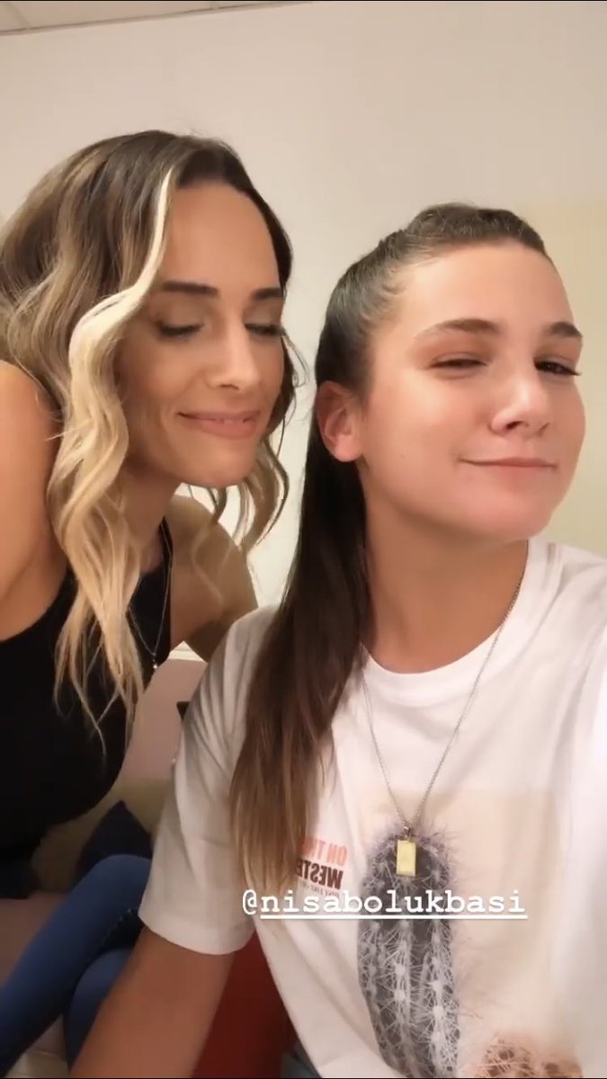 nochenisas's tweet photo. Damla Can x Nisa Bölükbaşı uyumu der susarım 😻🥺💘💓💕 @BolukbasiNisa #survivor2020 #nisabolukbası https://t.co/KDTKcU4PBA