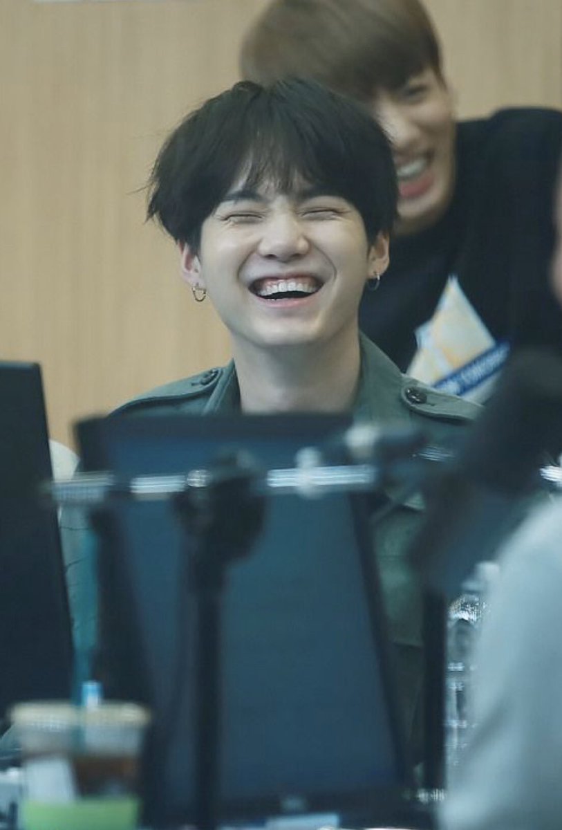 yoongi's smile; a devastating thread