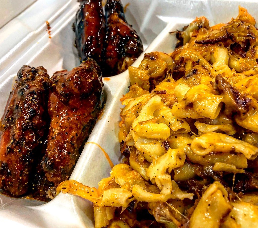ashy_kneez's tweet photo. Aye real quick did I mention Black owned?
You ever had a hibachi burrito done right!?
What about BBQ brisket mac?
Phenomenal flavors with all my IE chefs.. this guy @ohiafterdark owner and creator of #BootymeatKitchen (also on IG)
He specializes in EVERYTHING
Ashy_Eatz on IG https://t.co/hNnh9KRTfS