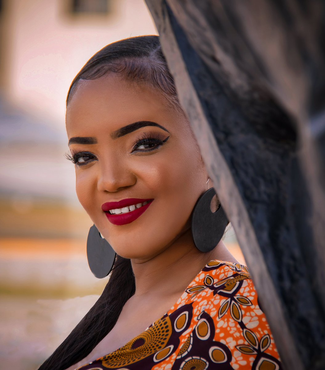 Amarchenry's tweet photo. Model: Adeline Metayer 
MakeUp: Ezmakeup Store 
📸: @Amarchenry
#photography #caribeangirl #portraitphotography #portraiture #portraitmood #haitian #happinness #picoftheday #smileyface #elseñorcliclac #antoinemarchenry #MakayaStudio #sekrèsouvniwasire #creolequeen
#YSB https://t.co/kbe98gM0Jc