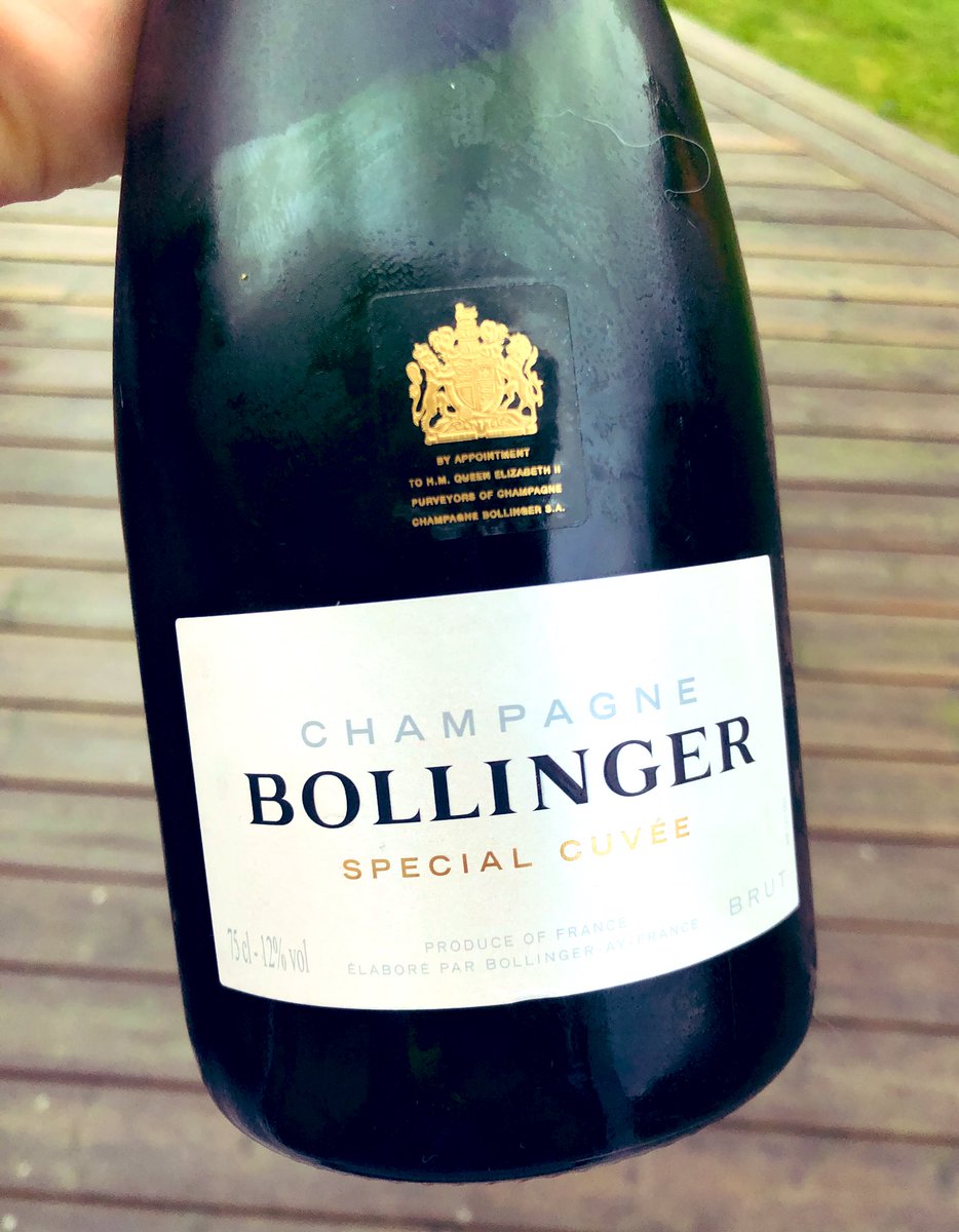 bokstavstrogen's tweet photo. Dagens dryck dagen till ära💛🥂
#porslin https://t.co/2G3ZL7U6c6