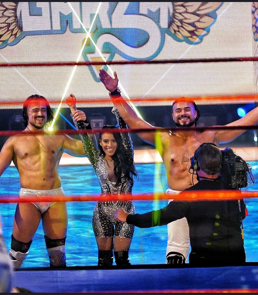 Jam76568805's tweet photo. Il #tagteameliminationmatch tra @AndradeCienWWE /@AngelGarzaWwe e i #vikingriders finisce con la #vittoria del #team messicano
@Ivar_WWE @Erik_WWE 
#mondaynightraw #wwe #jam #mexico🇲🇽 #viking https://t.co/YA8JZKgHhU