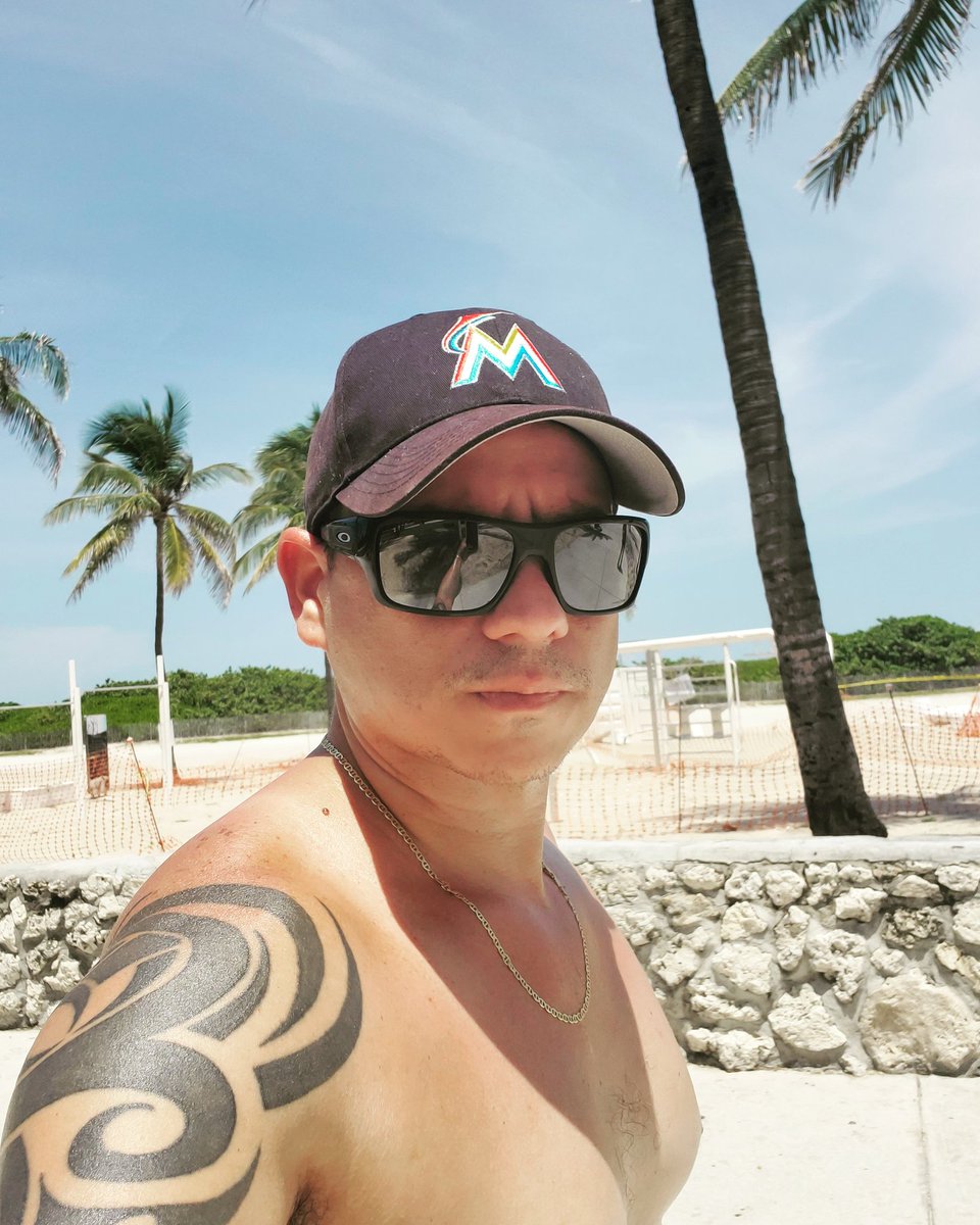 rickochemusic's tweet photo. Beachday! #southbeach #miamibeach #miami #rickoche #pidencalleyron #newsong #nuevacancion #hiphop #hiphopmusic #hiphopculture #trap #artista #beachday #beachdays #florida #colombian #puertorican #spotify #spotifyplaylist #youtube #youtuber #youtubechannel #soundcloud https://t.co/cKLJVCTU5O