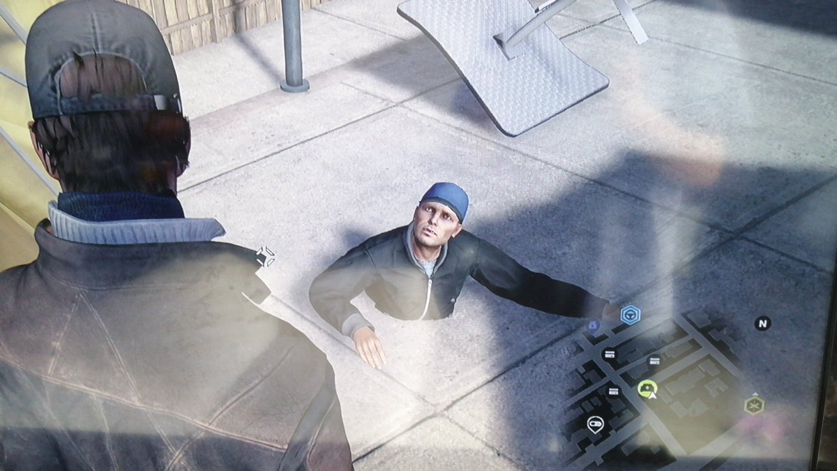 FakeWalpole's tweet photo. Cuando matas a alguien con tanta fuerza que se queda atorado en el suelo... @Ubisoft @UbisoftLatam @WatchDogsSpain #WatchDogs https://t.co/t7UVbw6WCB