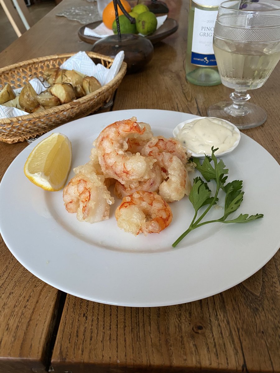MarrisRobert's tweet photo. Wild red shrimps in tempura batter with homemade tartar sauce. #lamiacucina #shrimps #prawns #tempurabatter #tartarsauce #homecook #homecooking https://t.co/i51qxnSwjm