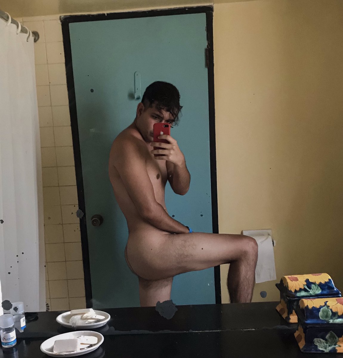 miguelramos_v's tweet photo. Me amo y no volveré a hacerme daño nunca mas❤️ #lookatmybutt https://t.co/KblioKFZpN