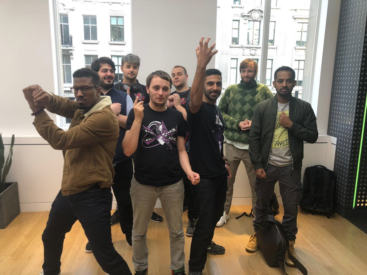 EternalDragon28's tweet photo. I really miss #SOULCALIBUR offlines , met some great people, ahhh the memories😢. These pictures really capture the welcoming and fun atmosphere of the community. Global Soulcalibur scene, let's see your #CommunitySoul and share some memorable photos from your scene. https://t.co/5dyoQjFL8R