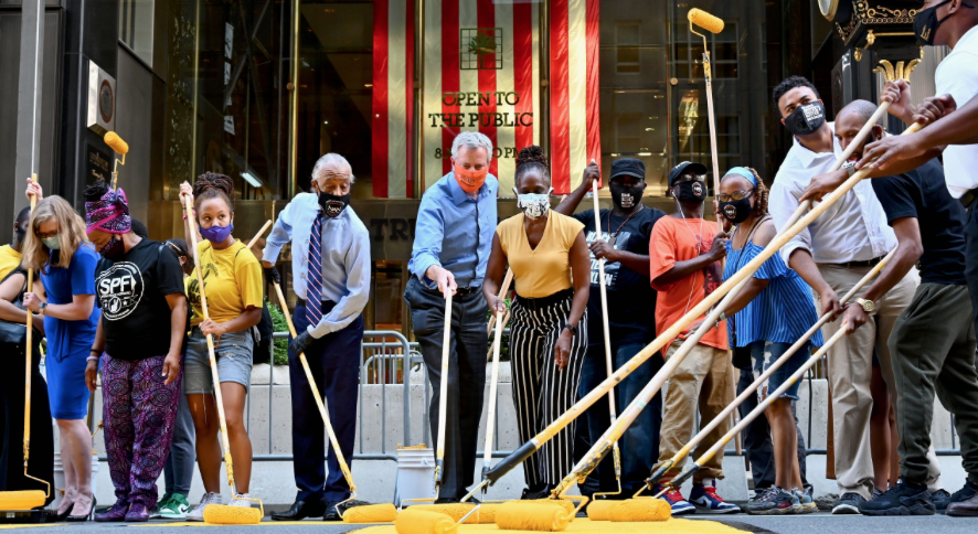 RealCandaceO's tweet image. After a 1 year-old was shot &amp;amp; killed, blacks in NYC are calling for a crime unit that was disbanded as a result of #blm protests, to be reinstated.

Shootings for the week are up 277% since last year.

Meanwhile, @BilldeBlasio is playing arts &amp;amp; crafts in front of Trump Tower.