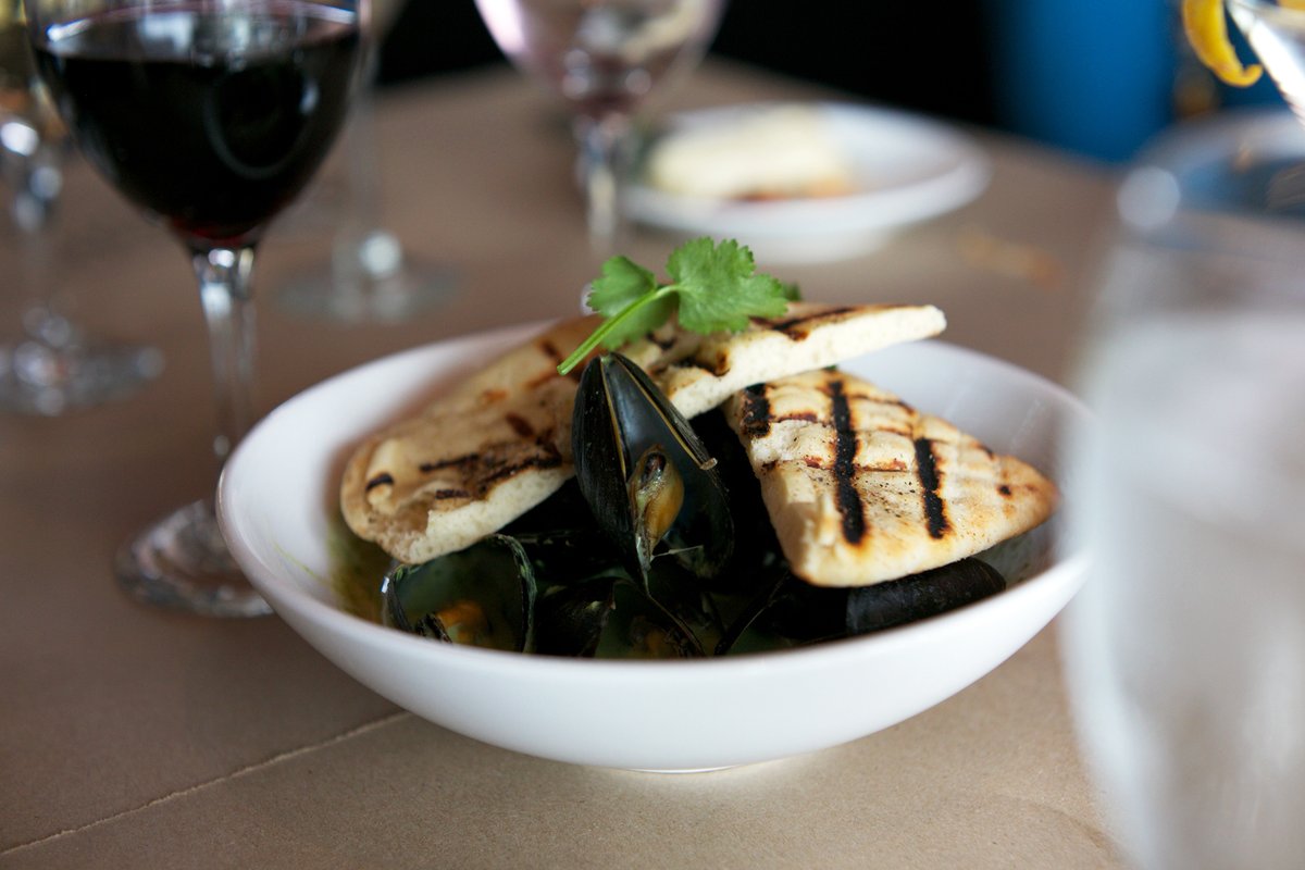 Someone yesterday commented that they like to dip their truffle fries in the green curry sauce from the mussels... have you guys tried this? 🤔 Sounds amazing! #goodfoodclt #moffettrestaurantgroup #clteats #cltfoodie #eatdrinkclt #cltrestaurants