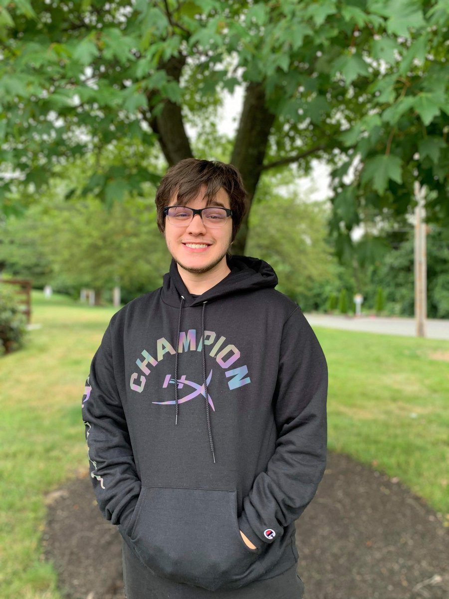 Marss_NE's tweet photo. Thanks to @HyperX &amp; @ChampionUSA for the great merch! Looks super sick and they're very comfortable 😏 https://t.co/znc38lxZRH