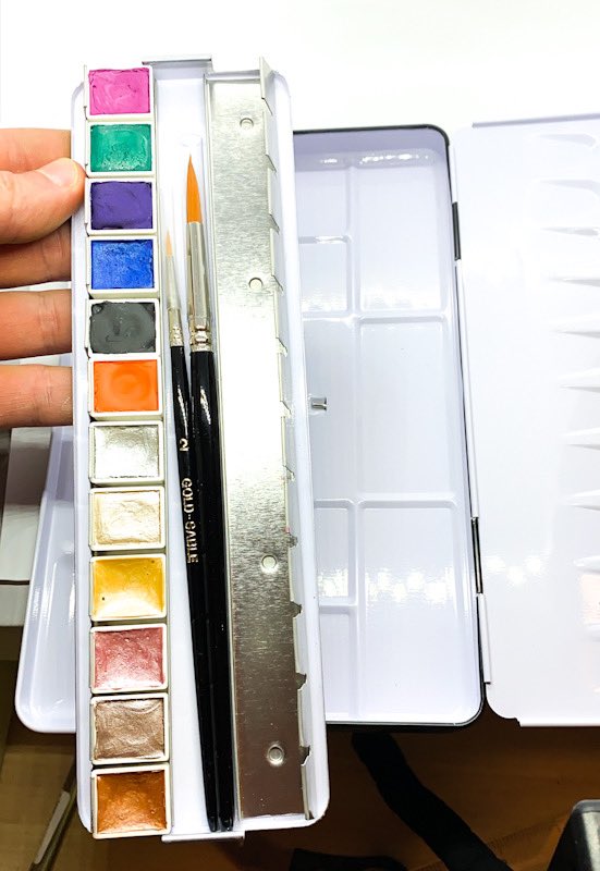 JackmansArt's tweet photo. Pearlescent & Original Professional Watercolours in artist tins with brushes are now BACK IN STOCK 😍😍
https://t.co/S60hyfvG18
#watercolour #pearlescent #brushes #pigment
#halfpans #handmadewatercolors #handmadewatercolor #handmadewatercolour #brushstrokes #artisanalwatercolor https://t.co/Y1etnJRAoW