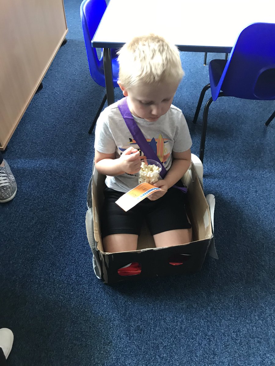 whalley_ce's tweet photo. Bubble 2 had lots of fun the past few days preparing our cars for an afternoon today at the drive in! We had lots of tasty treats and enjoyed a film on our last day together before the summer break. Thanks to @WeSellTek for the kind donation of boxes. #endofterm #summerholidays https://t.co/ppumqs5Laj
