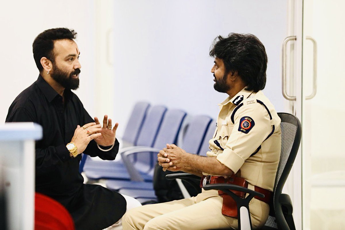 VishalSaroee's tweet photo. #Darbar 
One of the most Memorable moments in my life! 
I’m so lucky to work with @rajinikanth 
Thank you Sir! thank you for that all  wonderful moment
I will always remember you sir 
and I big thank you to my guru making this happen @ARMurugadoss sir https://t.co/7o7AdMe9L0
