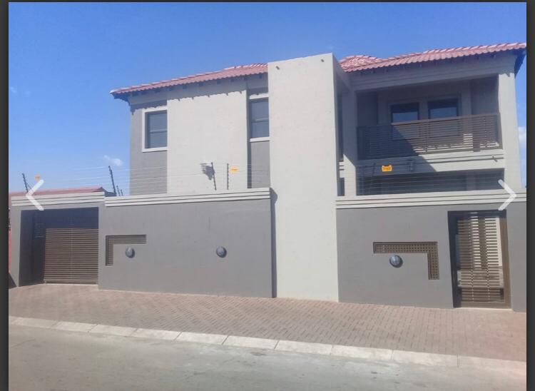 _Plugspace's tweet photo. https://t.co/sl8wPdrJLQ has the perfect student accommodation for you 🏡
#wits #uj #accommodation #wits_university #ujjustkidding #Braam #Johannesburg #Soweto #property #Quickfind #examtime #coronavaccine #crunchtime #winterblues #stayfocused #studentaccommodation #plugspace https://t.co/LsjocVLuli