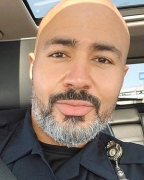 dead at 40Omar E. Palmer, Customs Officer at JFK Airport died from  #COVID in the line of duty. He served with Customs and Border Protection for 17 years. He is survived by his mother, who is also a CBP employee.  #EssentialWorkers  https://caseguard.com/evidence-blog/memory-officer-omar-e-palmer