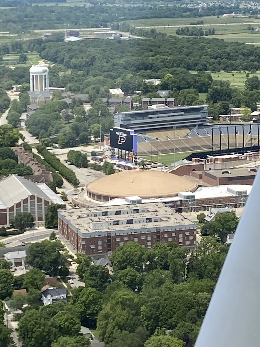 PurdueSignGuy's tweet photo. Best part about flying at Purdue is seeing views like this everyday #BoilerUp #Purdue #PurdueFootball  (I was flying the plane not taking the pictures) https://t.co/FiHmaQR1y8