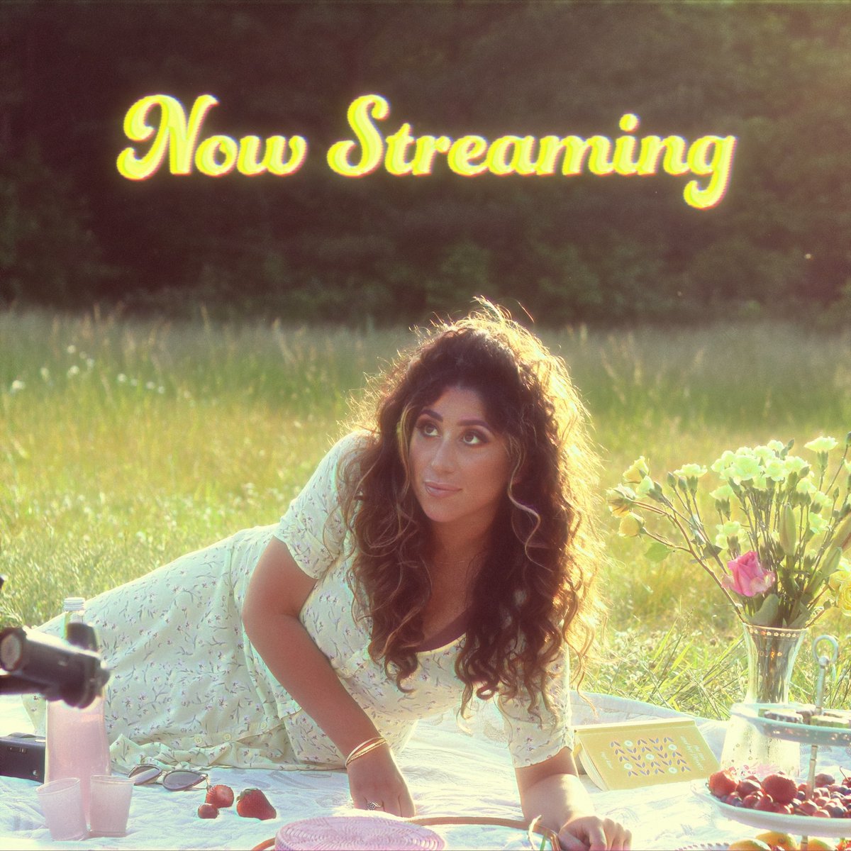 Jam out to <a href="/EliseAzkoul/">✨Elise Azkoul ✨</a> today! 
✌🏽🌼✨ (scientifically proven to brighten your day) #EliseAzkoul #HereComestheSun #70s