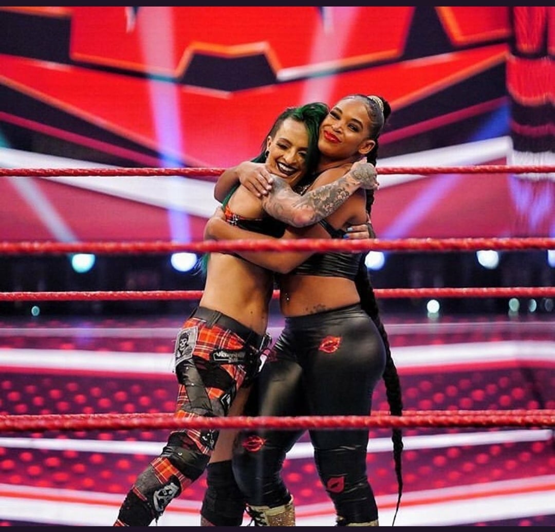 Jam76568805's tweet photo. Finalmente una vittoria per @RubyRiottWWE che insieme a @BiancaBelairWWE sconfiggono le #iconics @PeytonRoyceWWE @BillieKayWWE 
#women #womentag #raw #jam https://t.co/Kpc6bVIIsZ