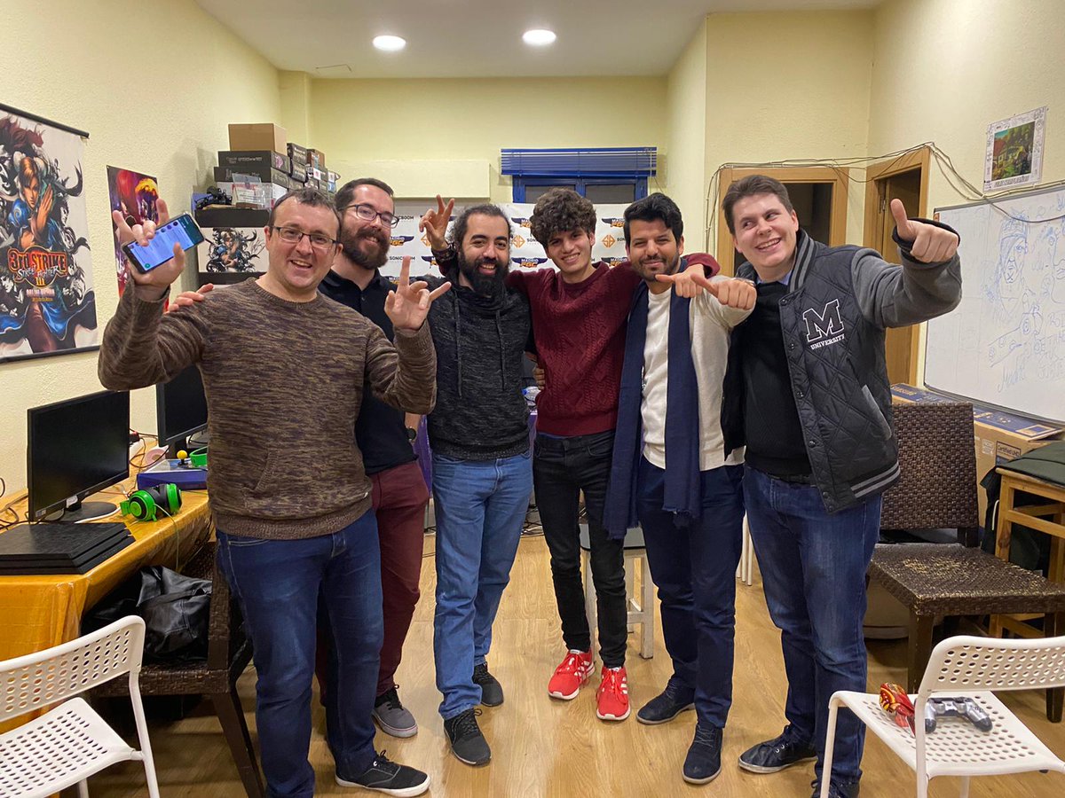 SoulCalibur_ES's tweet photo. Fotos del último (por el momento😋) torneo de #MadridFGC . Hay que mantenerse fuertes y esperar con ganas los próximos eventos offline💪 @Fanlee_Jr @nikko_tznk @Arox300
#CommunitySoul #SoulCaliburVI https://t.co/7XjpYdNm36