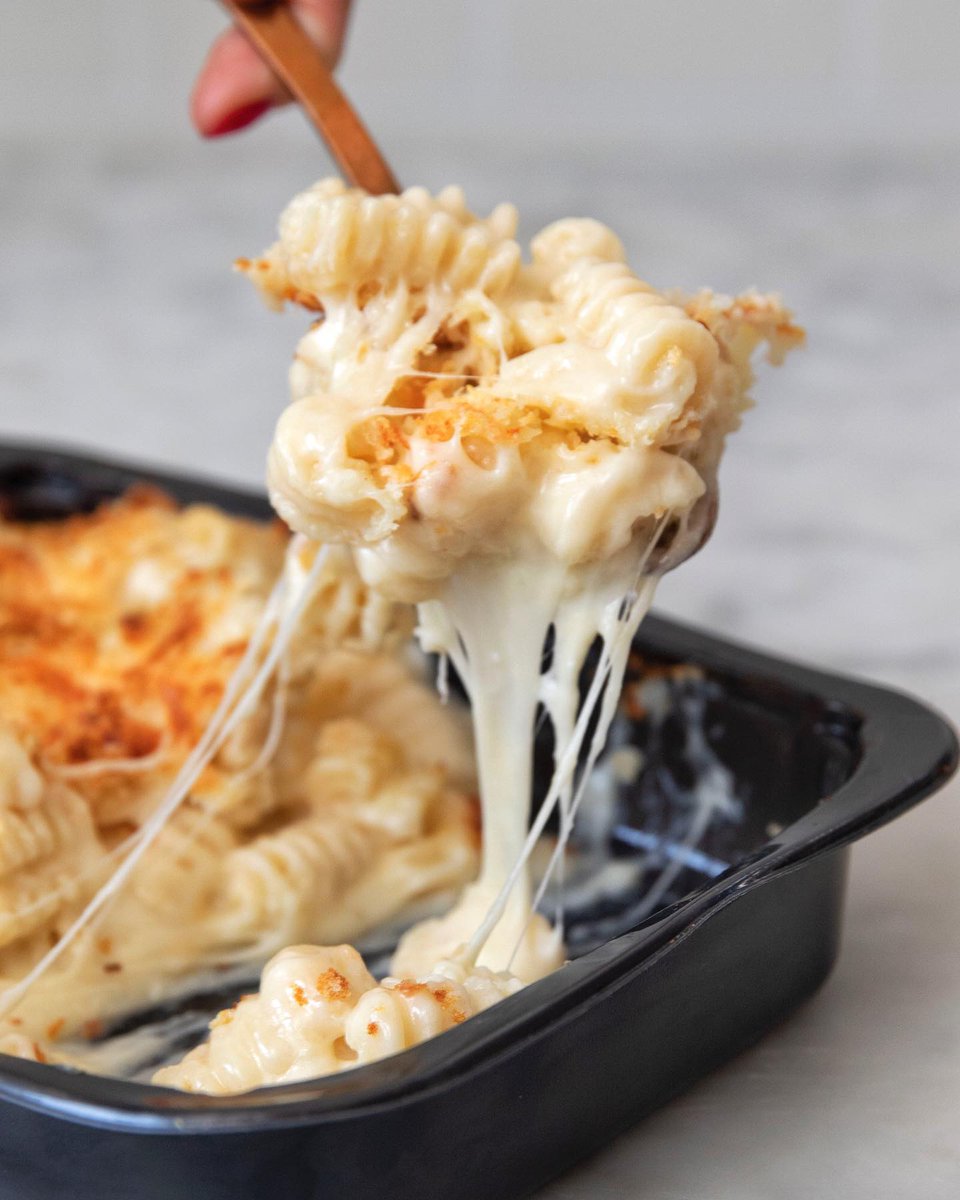 MurraysCheese's tweet photo. Happy National Mac & Cheese Day! We’re excited to announce that our classic Mac & Cheese is now available for NATIONWIDE delivery. More info here: https://t.co/dz2TLXyRPB #macandcheese #murrayscheese #murraysmac https://t.co/5xplTMKUqv