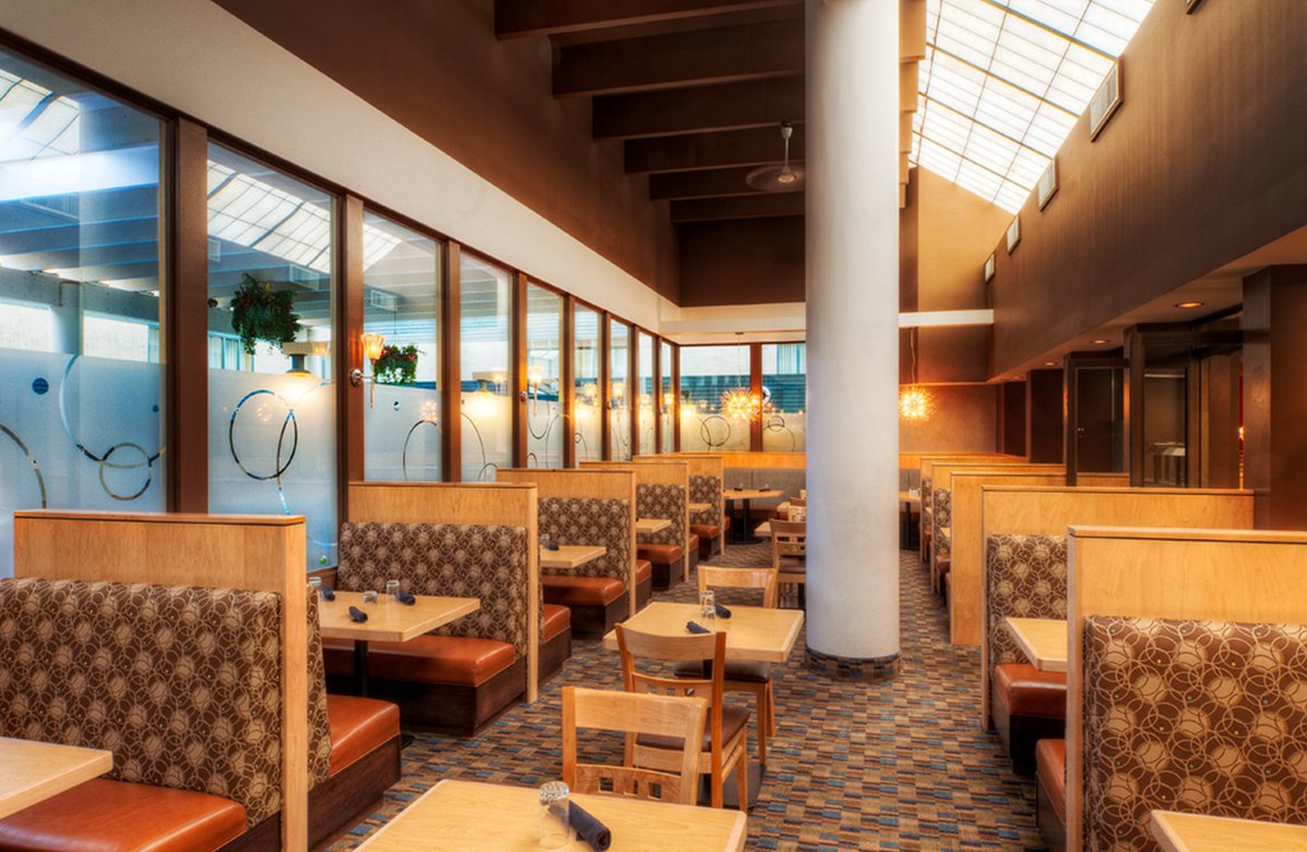 TLSSaskatoon's tweet image. Slow but sure! Fixin's Homestyle Eatery will be open for breakfast starting this Thursday July 16. The Red Zone Bar is open for lunch, dinner, and take out.  And, the Aqua Adventure Water Park is now open!  travelodgesaskatoon.ca airlinehotels.ca/staying-safe-t…