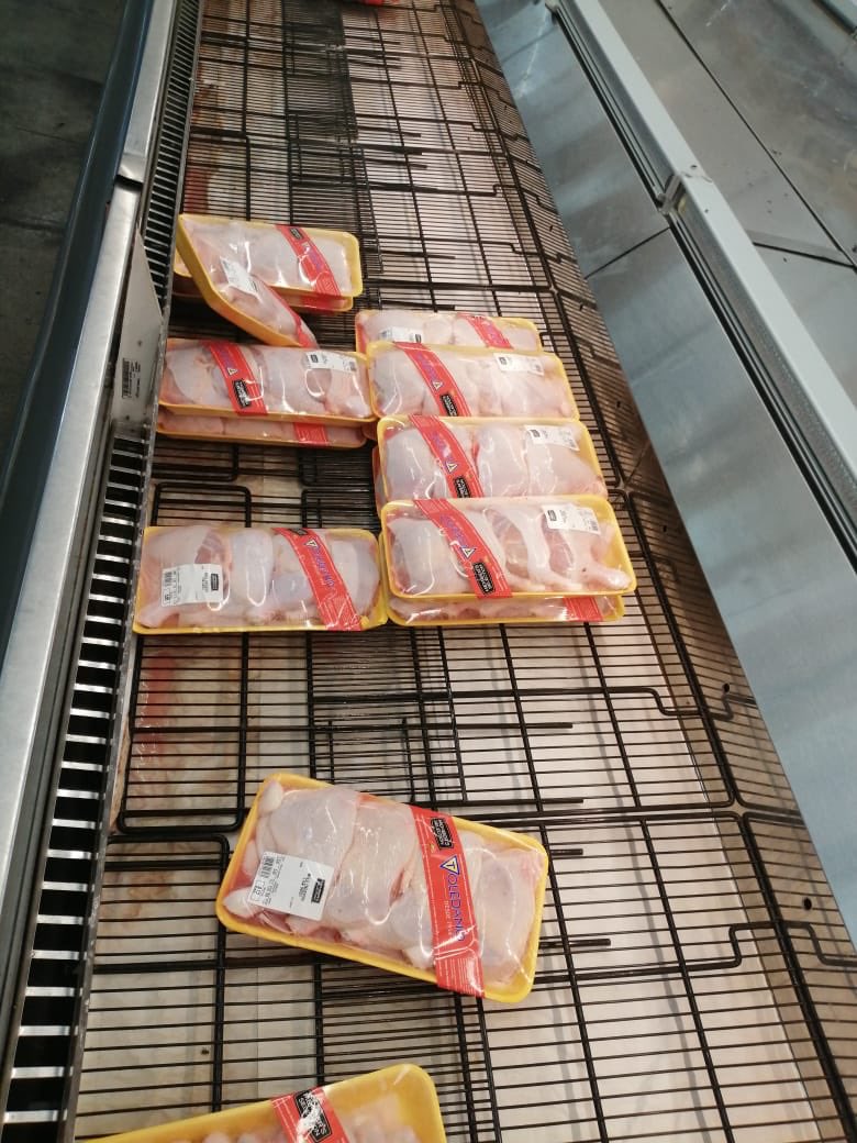 Este es resultado de la especulación. La gente ha salido para los S/M a comprar porque al ver las cifras #Covid19 en aumento piensa que viene el confinamiento obligatorio <a href="/LaEsquinaMN/">La Esquina de Manuel Núñez</a>