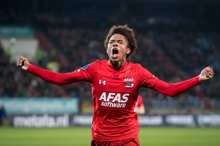 كالفن ستينغس:”بدايتي مع الكمار كانت بالرقم "34" ولم أكن اعرف عبدالحق نوري جيداً لكنني فخور بارتدائي لهذا الرقم“.