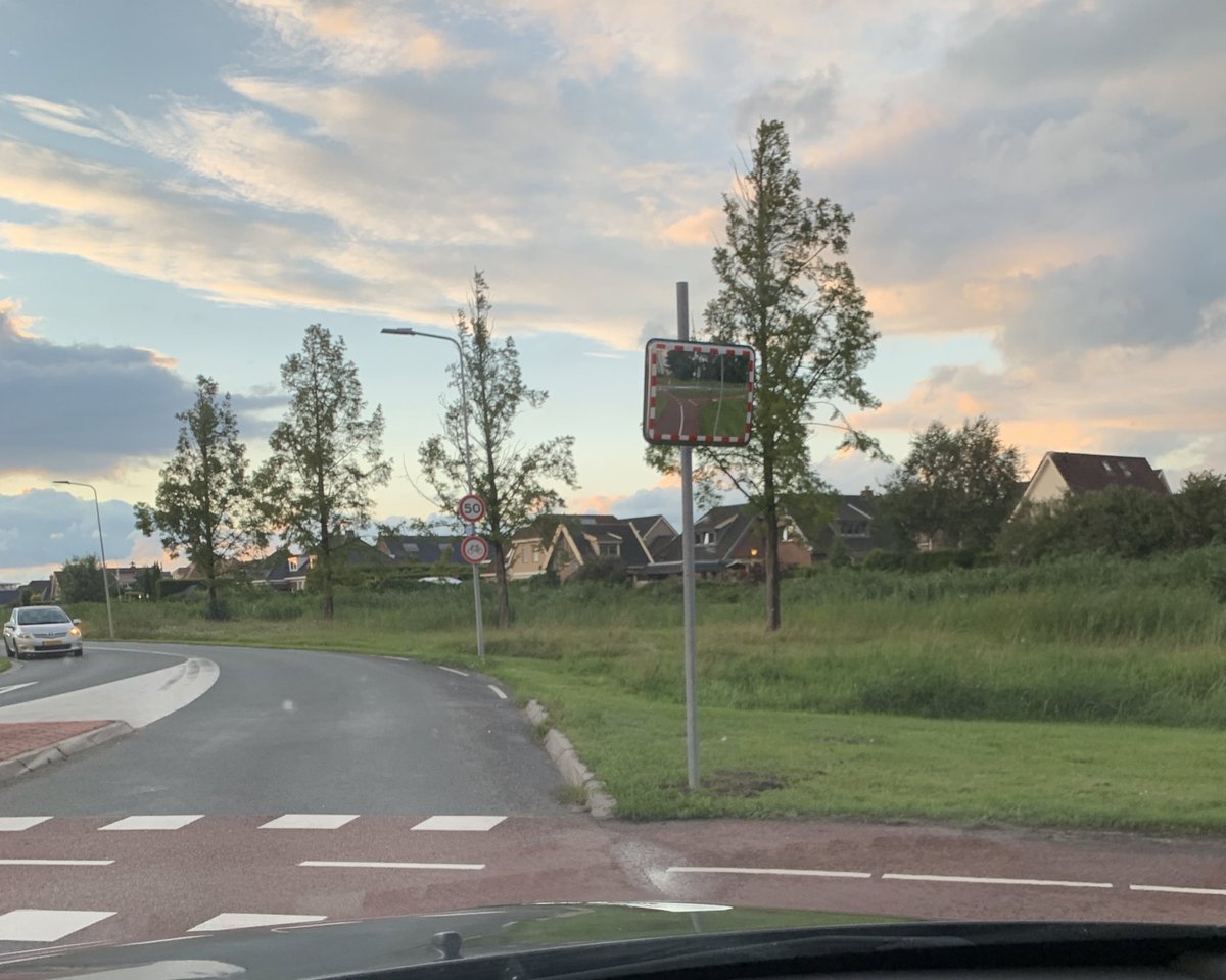 #Gemeenteurk #Arieweerstand goed bezig weer een rotonde veiliger gemaakt.👍