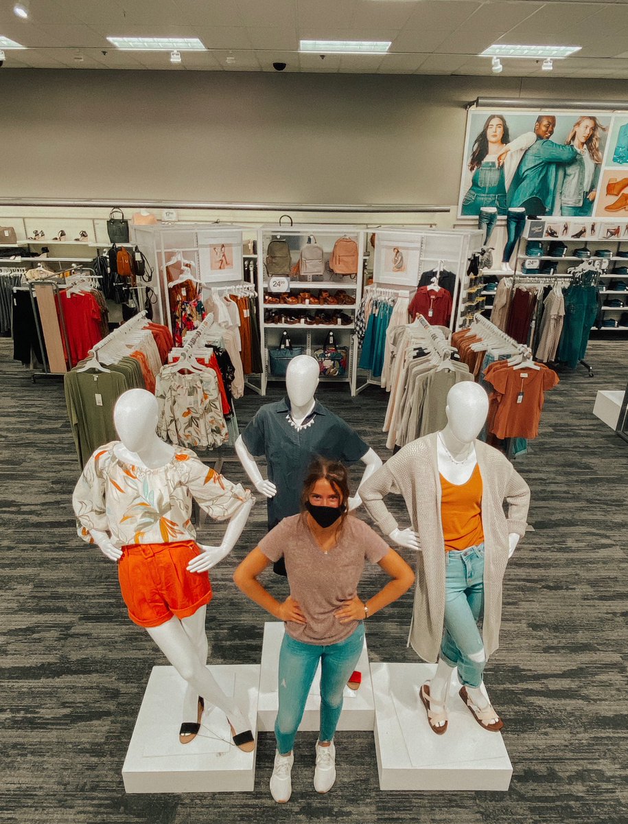 RachelAATL's tweet image. DBO Jordan is ready to show you all her teacher inspired looks for the 2020-2021 school year!! 
🍎🎯 #teachershop