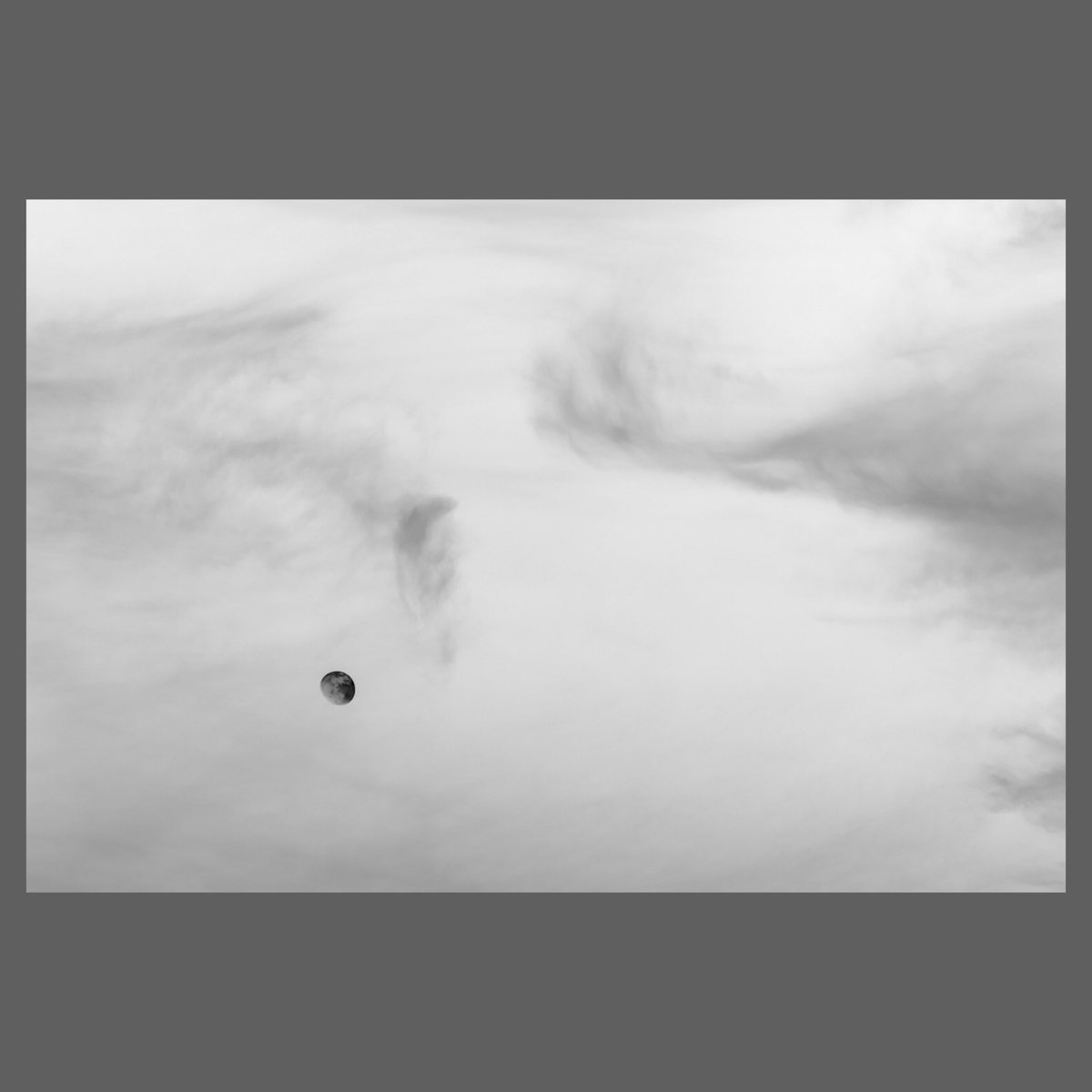 johncbuck's tweet photo. Perspective • #tinymoon #jcbuckphoto #fineartphotography #sigmaphoto #foveon https://t.co/7DxiimeBa0