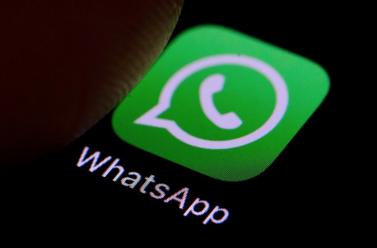 MirrorBreaking_'s tweet photo. BREAKING Thousands of WhatsApp users report problems in 'global outage' https://t.co/dGXpmZ1AgT https://t.co/yFUmkDXmnA