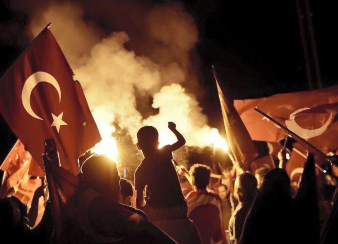 YzcHandan's tweet photo. “Fıtrat değişir sanma, bu kan yine o kandır”🇹🇷🇹🇷🇹🇷

#15Temmuz 
Demokrasi ve Milli Birlik Günümüz kutlu olsun şehitlerimizi rahmetle, gazilerimizi minnetle anıyorum. #DemokrasiAteşiSönmeyecek
#DemokrasiveMilliBirlikGünü https://t.co/DwWSvUD7R7