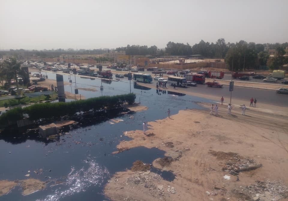 AlMasryAlYoum's tweet photo. لحظات ما قبل الكارثة.. سبب الحريق الهائل بطريق الإسماعيلية الصحراوي https://t.co/9XGuA9RWFH