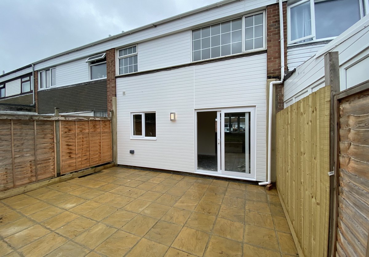 NPLSwindonLet's tweet photo. Sometimes ‘less’ is ‘more’. This 3 bed house in Swindon had a poor quality extension &amp; we advised the time had come for it to go. With the extension removed it is far nicer. The new kitchen/diner is light &amp; bright and the house feels bigger than when we started #landlords https://t.co/znVPtTAmPq