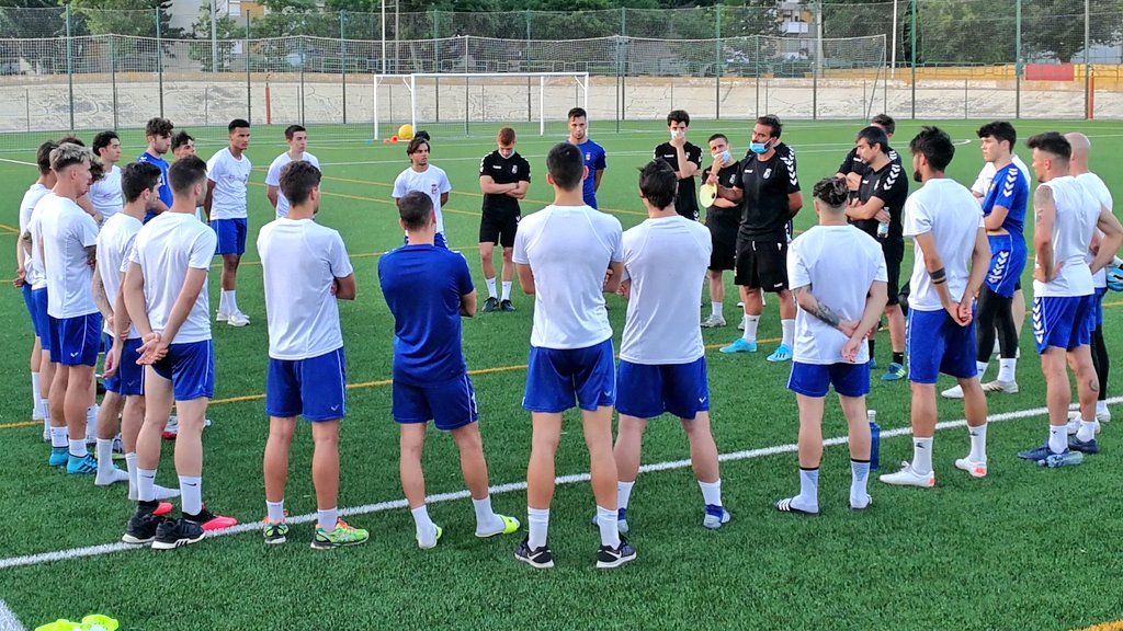 rsda_oficial's tweet photo. 📸 ¡Ganas de sábado!
🌋 El #PlayOffRSDA 🇮🇩 cada vez más cerca 💪.
💪 #VamosAlcala
🔴⚪ #OrgulloRojillo https://t.co/qZHR9NwjFq