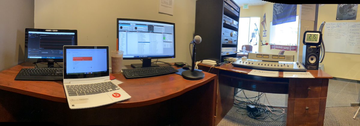 TannerFreeze's tweet image. Solo shows are.....fun.....#theredcorner