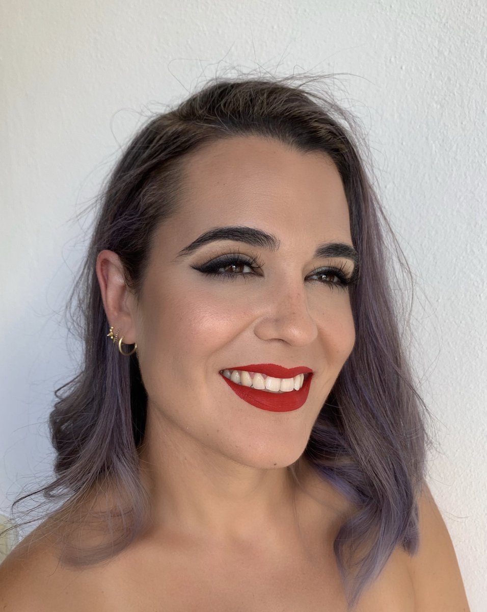 MakeUpaula's tweet photo. THE CHANGE 💫 Hace unas semanas adquirí el curso de maquillaje de novias  hecho por @bymariacatala y tengo que decir que es una auténtica fantasía. 
Este es el primer look del curso, ¿qué os parece? 
🖤🖤🖤 https://t.co/Usa6X3XcjU