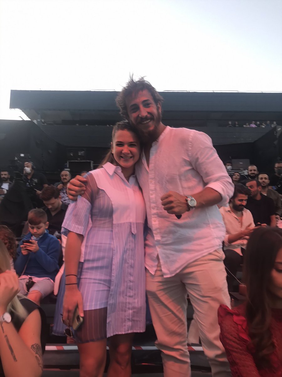 berkankofficial's tweet photo. Final programında Berkan ve Nisa ikilisinin samimi arkadaşlığı❤️ 

#Survivor2020 #survivor2020final @nbblackpower https://t.co/4e9oVl4ONv