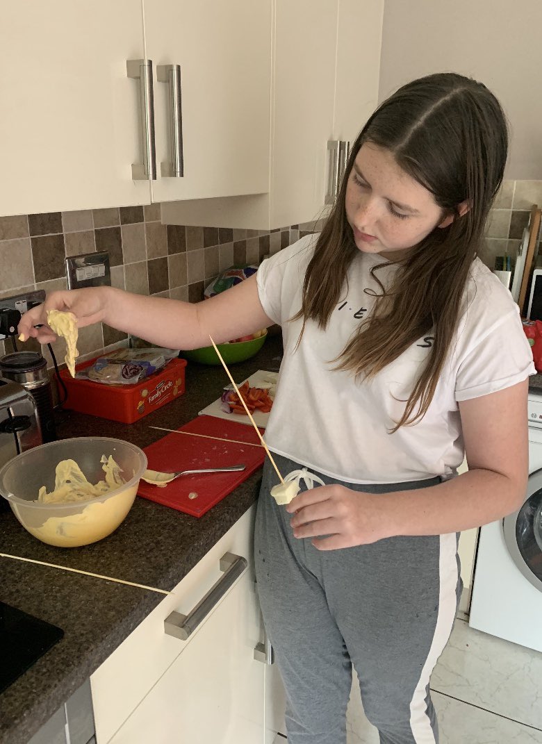 mrssfletch's tweet photo. When you get sent these during the day and have to change your dinner plans!! Well done Isabelle B π #foodprepandnutrition #kebabs #marinating #practicalweek https://t.co/atr9gqm218
