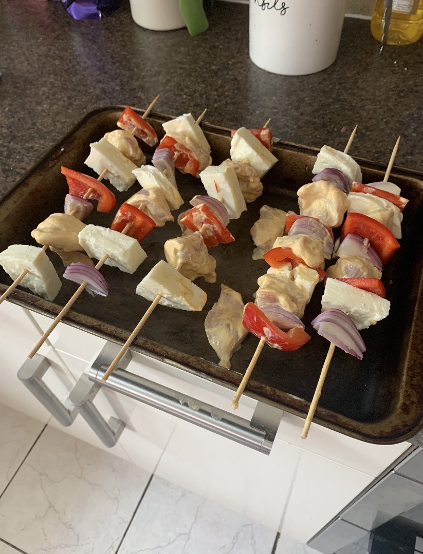 mrssfletch's tweet photo. When you get sent these during the day and have to change your dinner plans!! Well done Isabelle B π #foodprepandnutrition #kebabs #marinating #practicalweek https://t.co/atr9gqm218
