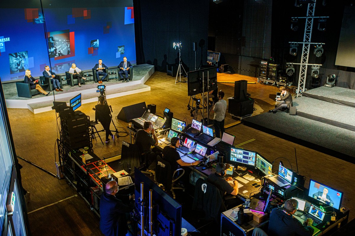 hannover_messe's tweet photo. Please find here the wrap up of our first of two #HMDigitalDays. 

And there's a spectacular second day waiting for you!

Check tomorrow's programm and register now at https://t.co/KatIZXRlDQ 

#HM20 #IndustrialPioneers https://t.co/8Aywu4ZmWE