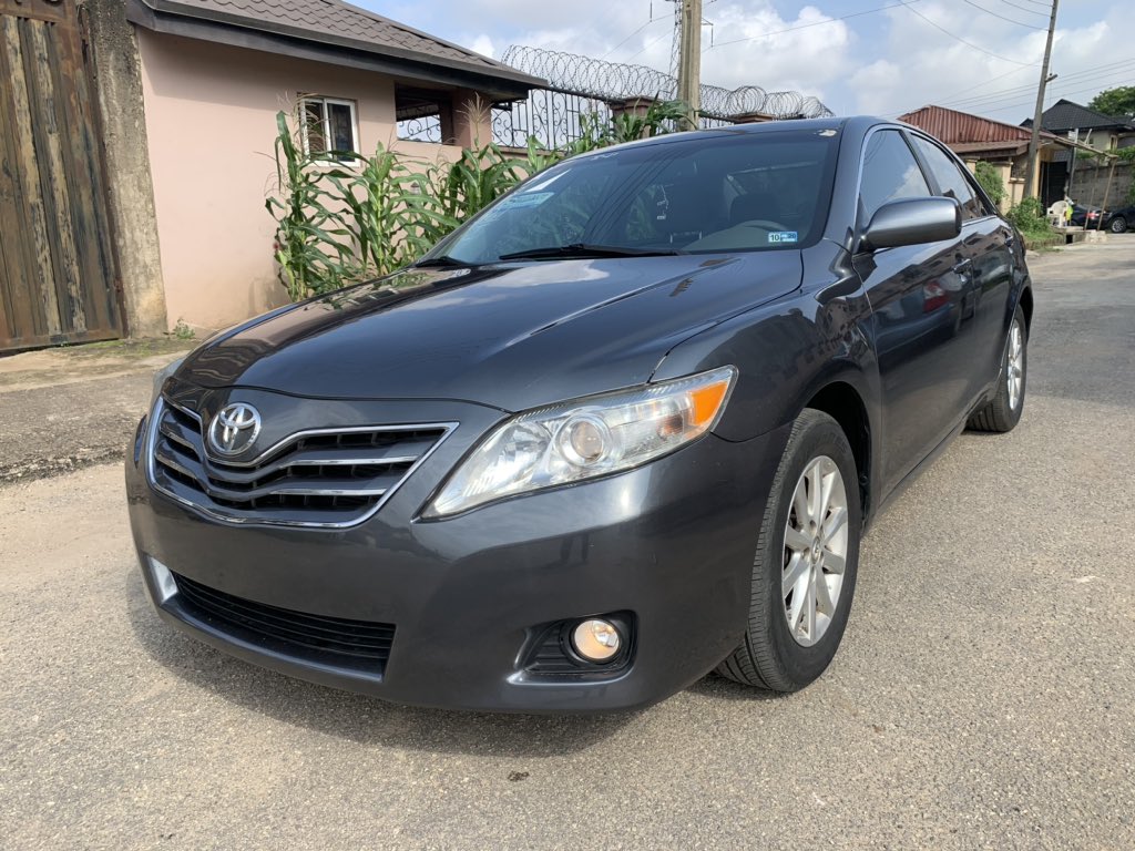 alsm54's tweet photo. Toyota Camry XLE 2010 Full option very clean and sharp. Reverse camera Navigation Thumb Start and many more. Call phone ☎️ +2348029111945 WhatApp https://t.co/QZlHK59Rxj
