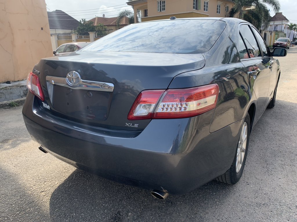 alsm54's tweet photo. Toyota Camry XLE 2010 Full option very clean and sharp. Reverse camera Navigation Thumb Start and many more. Call phone ☎️ +2348029111945 WhatApp https://t.co/QZlHK59Rxj