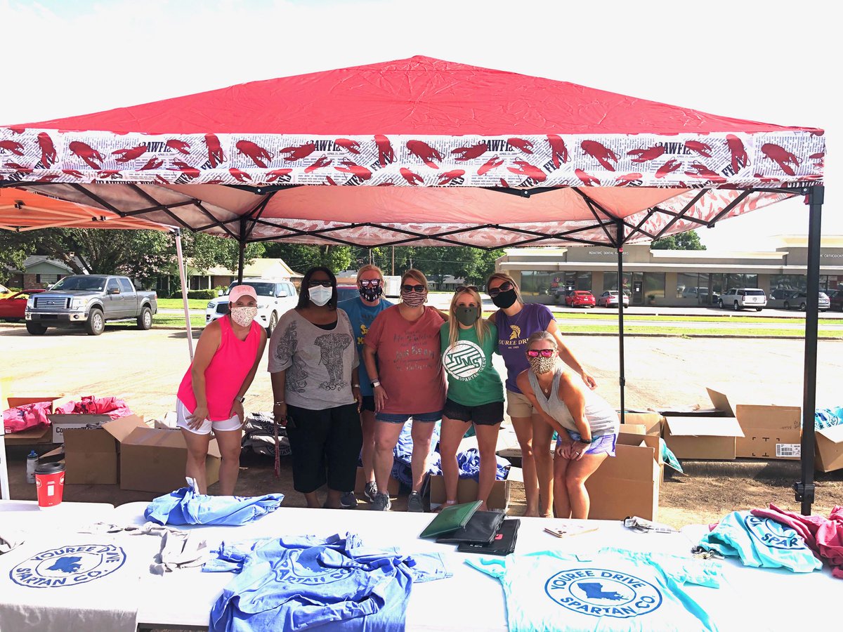 YDMS_Spartans's tweet photo. It was great meeting some of the Spartan parents! TShirt sale was a huge success!!! #SpartanProud #YDMS https://t.co/yrp2bi8P6K