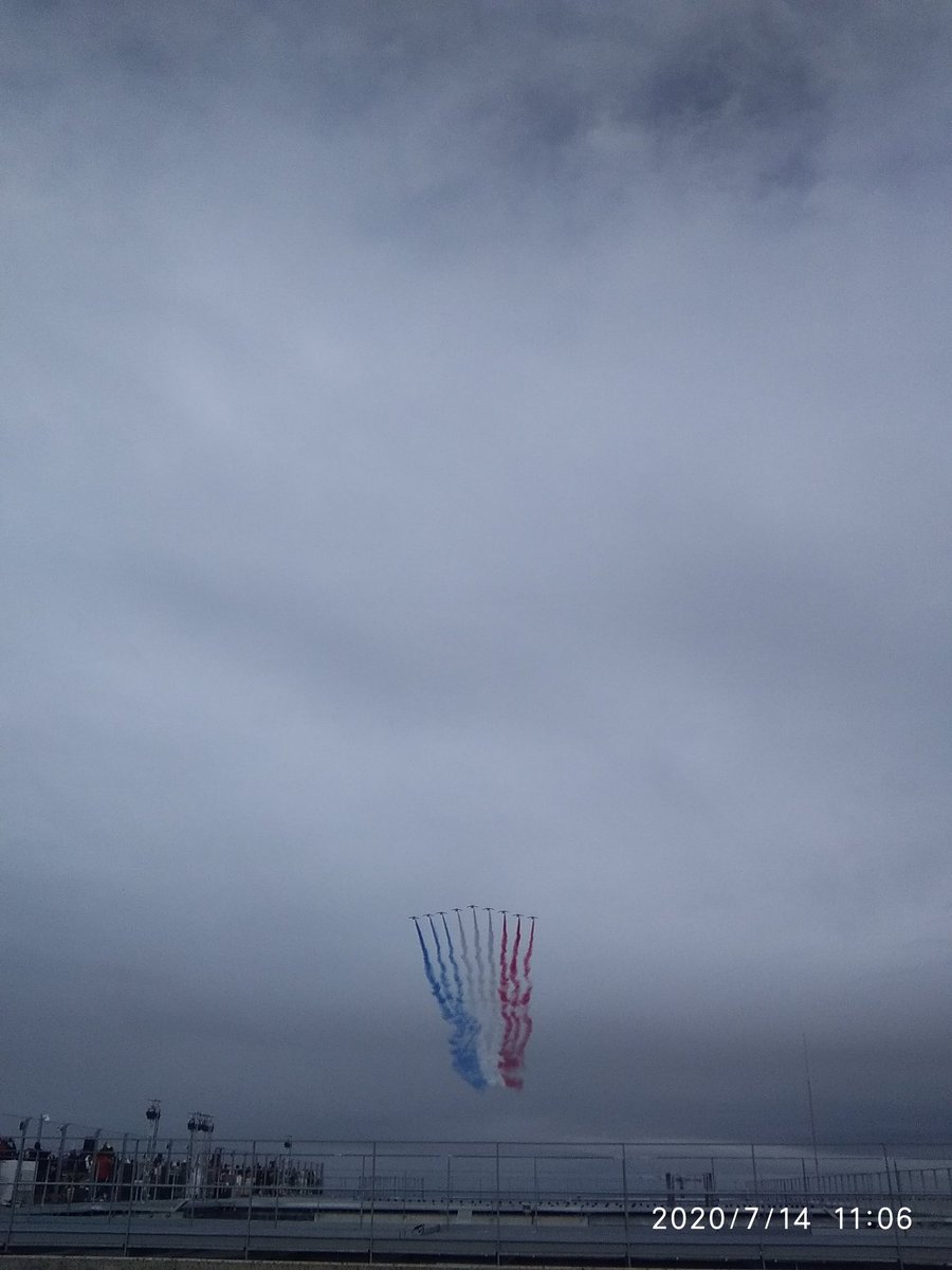 FlamentFlorenc1's tweet photo. Ce matin sur le toit de la Grande Arche #ParisLaDefense pour le défilé aérien du 14 juillet . Un grand kiff !!! #14juillet https://t.co/tcNqE39FYd