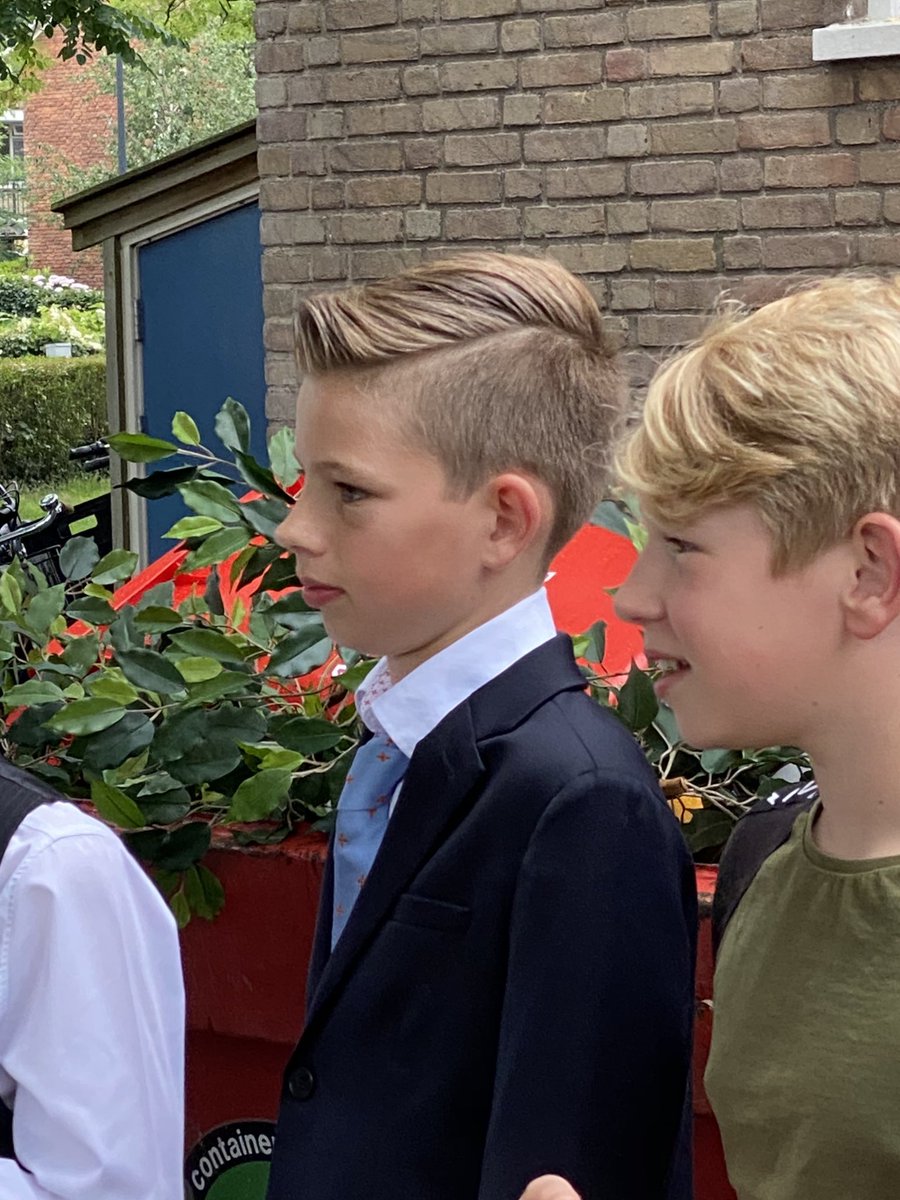 StrikwerdaRemco's tweet photo. Tja ....... dat was het dan voor Taeke . Officiële afscheid groep 8 van basisschool #Pcbo De Korenaar ❤️. Bedankt voor de mooie jaren.
.
@pcboapeldoorn #basisschool #afscheid https://t.co/GZtwTbKsAN