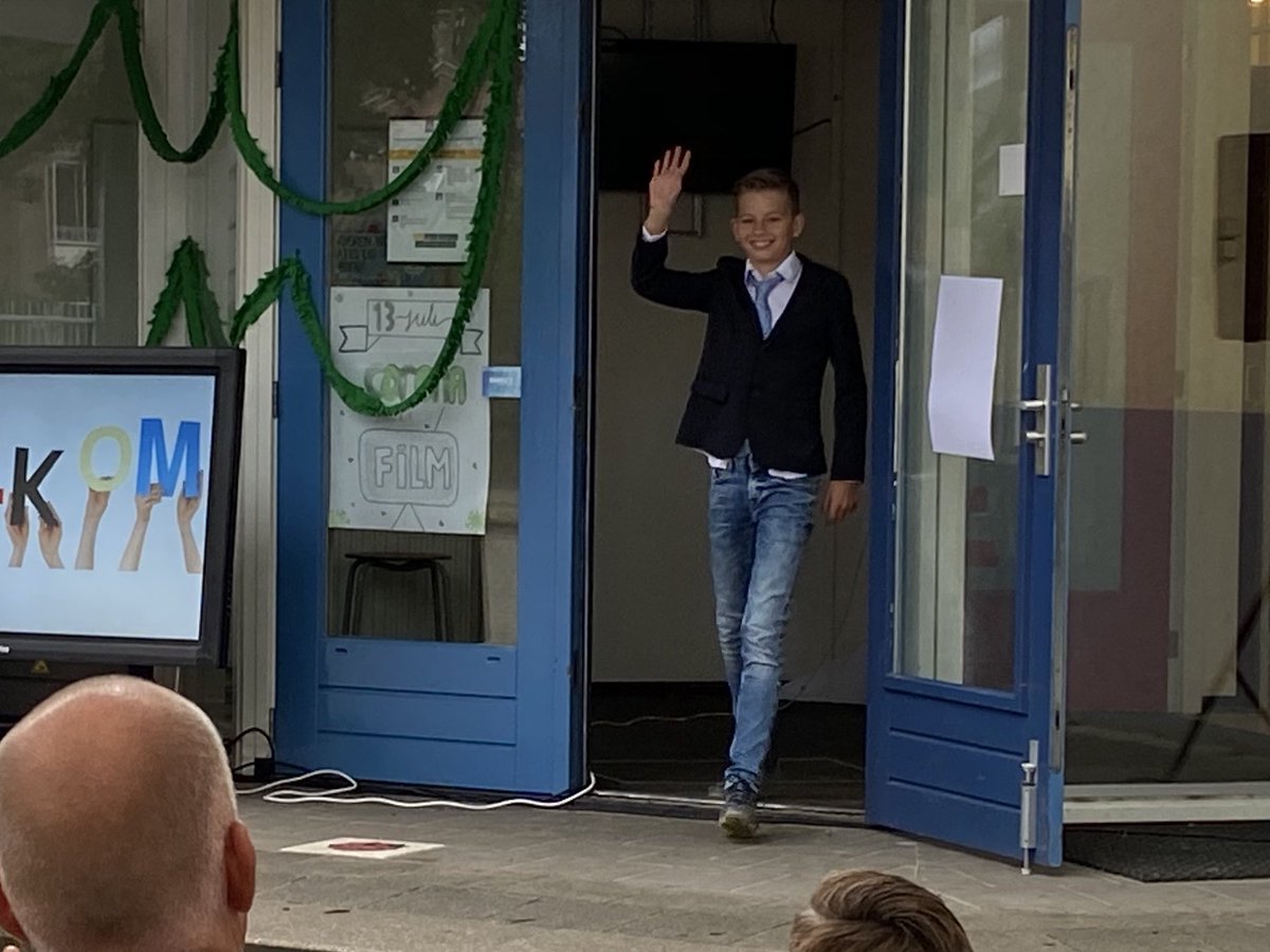 StrikwerdaRemco's tweet photo. Tja ....... dat was het dan voor Taeke . Officiële afscheid groep 8 van basisschool #Pcbo De Korenaar ❤️. Bedankt voor de mooie jaren.
.
@pcboapeldoorn #basisschool #afscheid https://t.co/GZtwTbKsAN