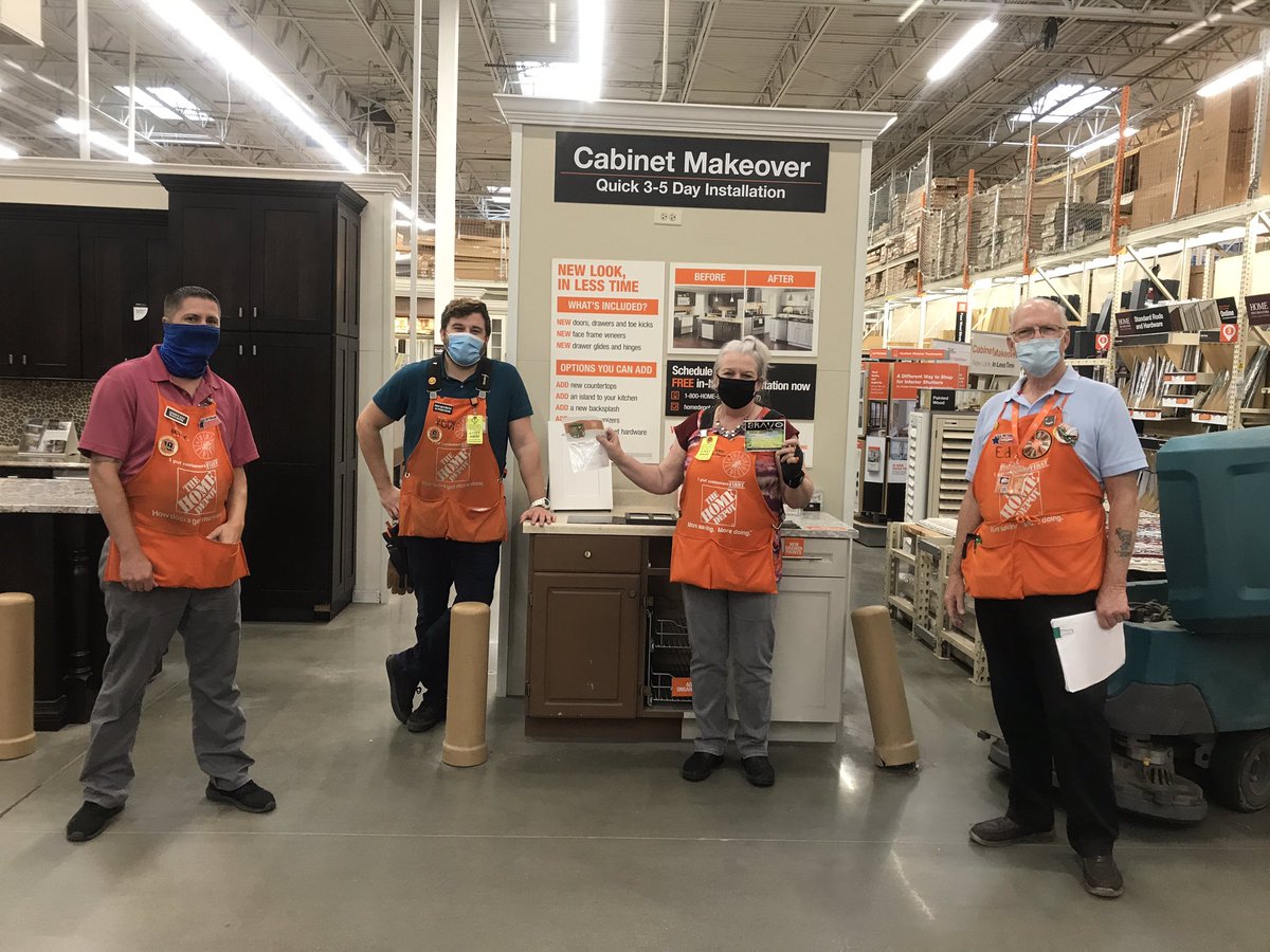HDISJAX's tweet photo. Ed celebrating Terrie’s amazing partnership at @HomeDepot0272 #regencyrises @1HigherPurpose @DougBischoffDSM @SE_RSM_Aponte @billraya @THDchrisevans @TampaBSM_RobinK @RGM_MarcialRod @SarahFarrellTHD @ThdMarla @wbouvier01 https://t.co/qvcddb7qVK